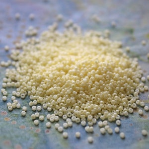 15/0 Duracoat Dyed Op Light Lemon Ice Miyuki seed bead, 10-gram bag, 15-4451