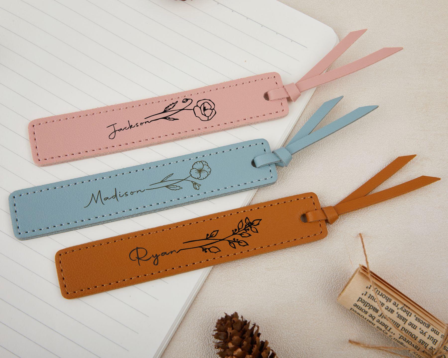 Personalisiertes Lesezeichen aus Leder mit Namen und Blume, Personalisiertes Lesezeichen aus Leder, Geschenke für Buchliebhaber, Brautjungferngeschenk, Geschenke für Studenten, Jubiläumsgeschenk