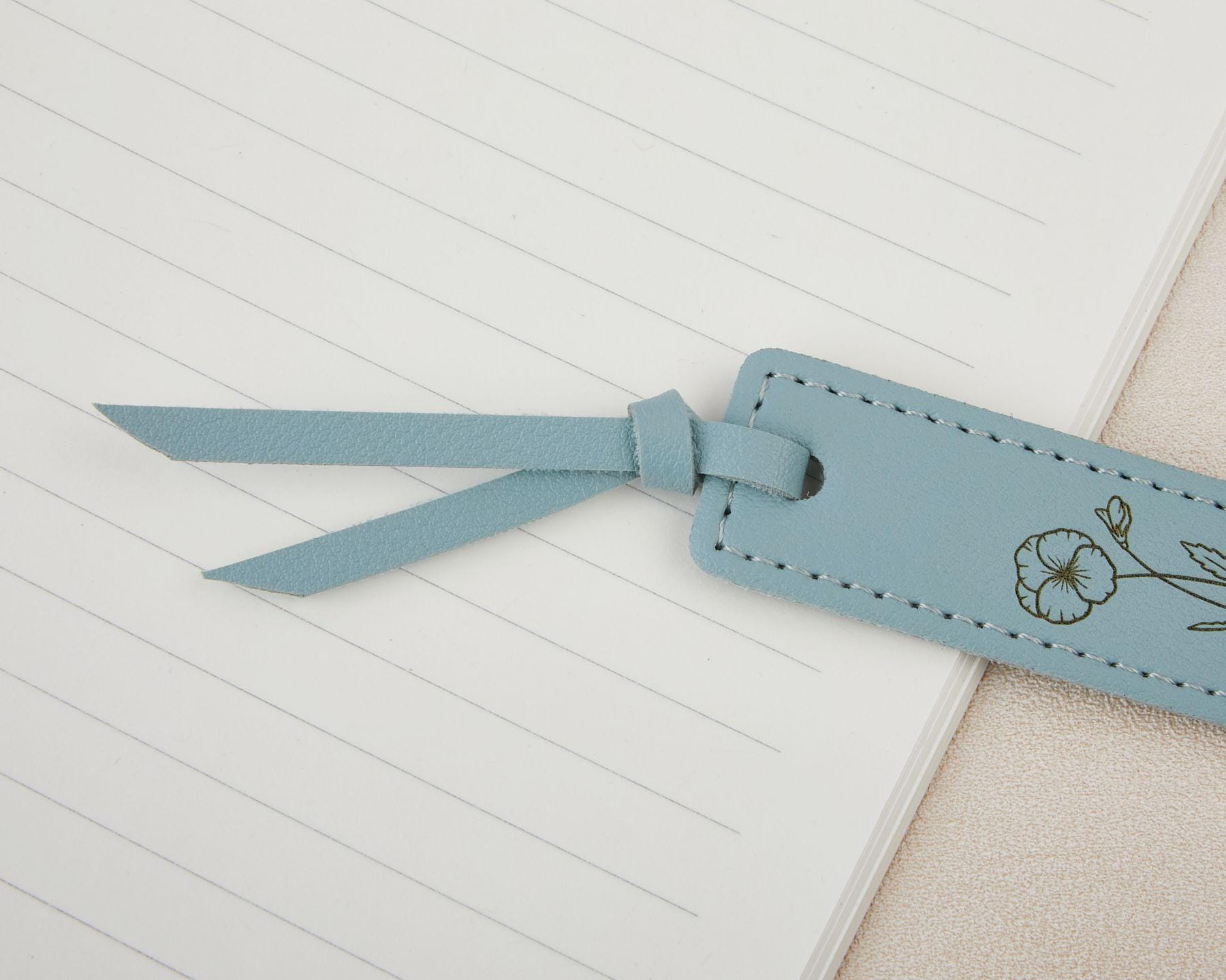 Personalisiertes Lesezeichen aus Leder mit Namen und Blume, Personalisiertes Lesezeichen aus Leder, Geschenke für Buchliebhaber, Brautjungferngeschenk, Geschenke für Studenten, Jubiläumsgeschenk