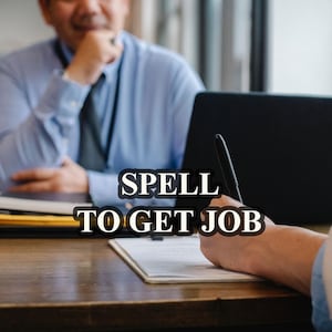 Puede incluir: Una persona está escribiendo en un papel mientras está sentada frente a otra persona. El texto "SPELL TO GET JOB" es visible en el papel.