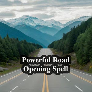 Puede incluir: Un largo camino recto con una cordillera de montañas en el fondo. El camino está rodeado de árboles y el cielo está nublado. El texto "Powerful Road Opening Spell" está superpuesto a la imagen.