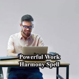 Könnte beinhalten: Eine Person mit Brille sitzt an einem Schreibtisch mit einem geöffneten Laptop. Der Text "Powerful Work Harmony Spell" wird auf dem Bildschirm angezeigt.