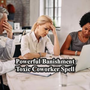 Może przedstawiać: Trzy osoby siedzące przy stole, wyglądające na zestresowane. Na stole przed nimi widnieje tekst "Powerful Banishment Toxic Coworker Spell".