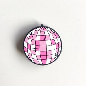 Accesorio para zuecos con forma de bola de discoteca rosa