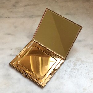 Slim Mother of Pearl Powder Compact image 3