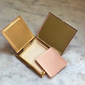 Slim Mother of Pearl Powder Compact image 4