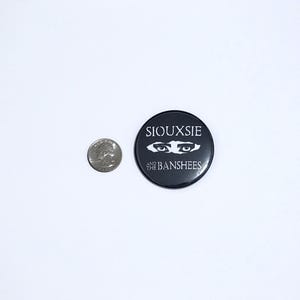 Gothic Kultur Buttons Pins Siouxsie and the Banshees pinback The Cure Joy Sparte Bauhaus Elvira Sisters of Mercy Hall & the Bunnymen gothic Bild 3
