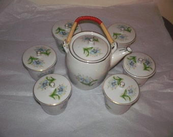 Vintage teapot and saki cups/ free shipping