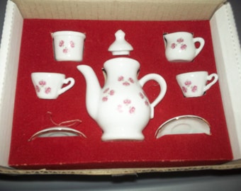 Mini porcelain coffee set