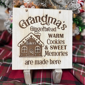 Customizable Grandma&#39;s Gingerbread Bakery Sign - Rustic Wooden Hanging Decor, Personalize with Any Name