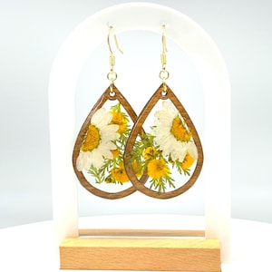 Real Daisy Resin & Wood Teardrop Earrings – Handmade Botanical Jewelry