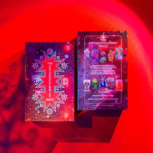Doble oferta: Baraja de tarot del antropólogo (x2 copias), nueva baraja de tarot estilo collage independiente con caja y guía, de Michael Burk Studio
