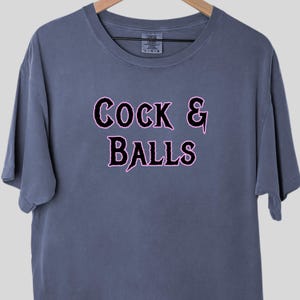 Bespotting van bandmerchandise. Garment-geverfd concert-T-shirt met vintage, zachte vervaging. Je kunt dit voor elkaar krijgen.