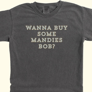 T-shirt met tekst van Zappa. Zwaar kledingstukgeverfd T-shirt met een zachte, vintage vervaging.