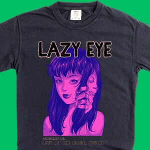 Band Merch-Spott. Konzert-T-Shirt der Pareo-Band 'Lazy Eye'. Stückgefärbtes Konzert-T-Shirt mit weichem Vintage-Fade.