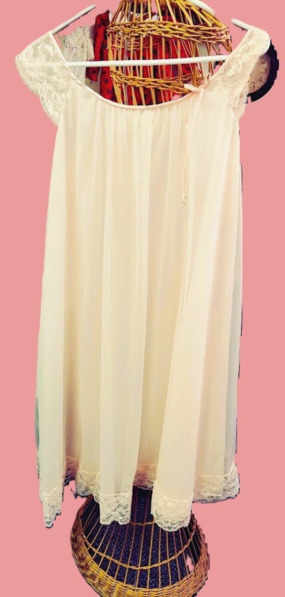 Vanity Fair Pastel Pink Nighty 1960's Size Small