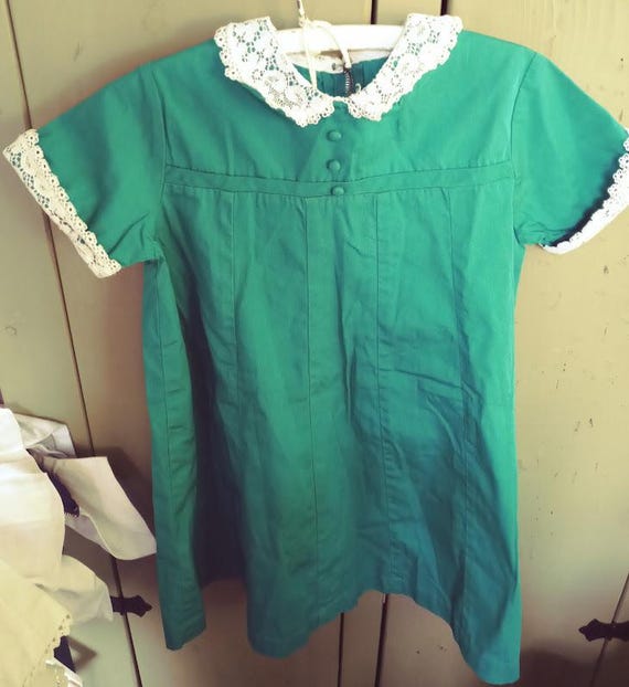 Green Vintage 1950's-60's Home made dress with lace trim. about 6X
