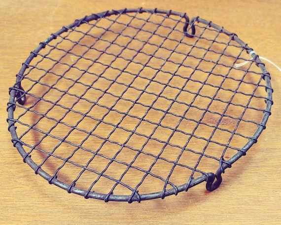 Rustic Look old footed cooling rack/Trivet