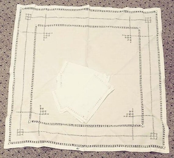 Vintage Japan Tea Tablecloth with 4 Napkins