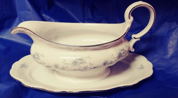 Johann Haviland Bavaria, Germany Gravy/Sauce Boat with attached Underplate