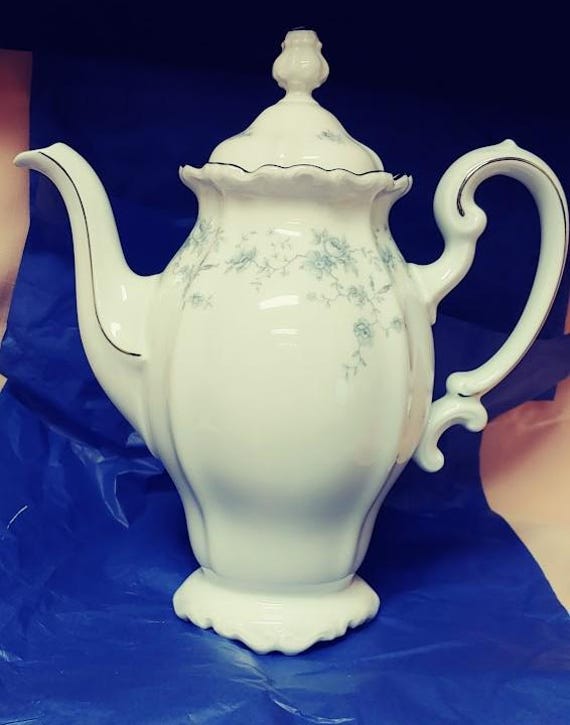 Johann Haviland Bavaria, Germany coffee/beverage Server. Blue Garland Pattern