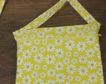 White daisies on yellow fabric cross body bag