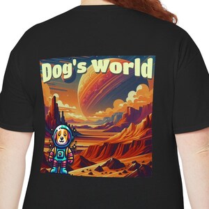 Perro de dibujos animados astronauta con camisa espacial diseñada para hombres. Gran regalo, ropa casual, mujeres, hombres, diversión, humor.