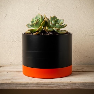 Black plant pot 15 cm round two tone indoor planter for houseplants