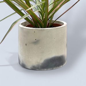 Large Concrete Plant Pot, Industrial Chic Black & Grey Indoor Planter, Handcrafted Cement Container (15cm)