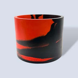 15 cm round marbled plant pot, black with your colour choice