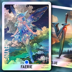 Puede incluir: Una carta de hada azul y blanca con el texto "FLYING" y "FAERIE" en ella. La carta tiene una fuerza y resistencia de 1/1 y el texto "BLUE" en la esquina inferior derecha. La carta es del set 2024 TO41 de VANLUBOW.