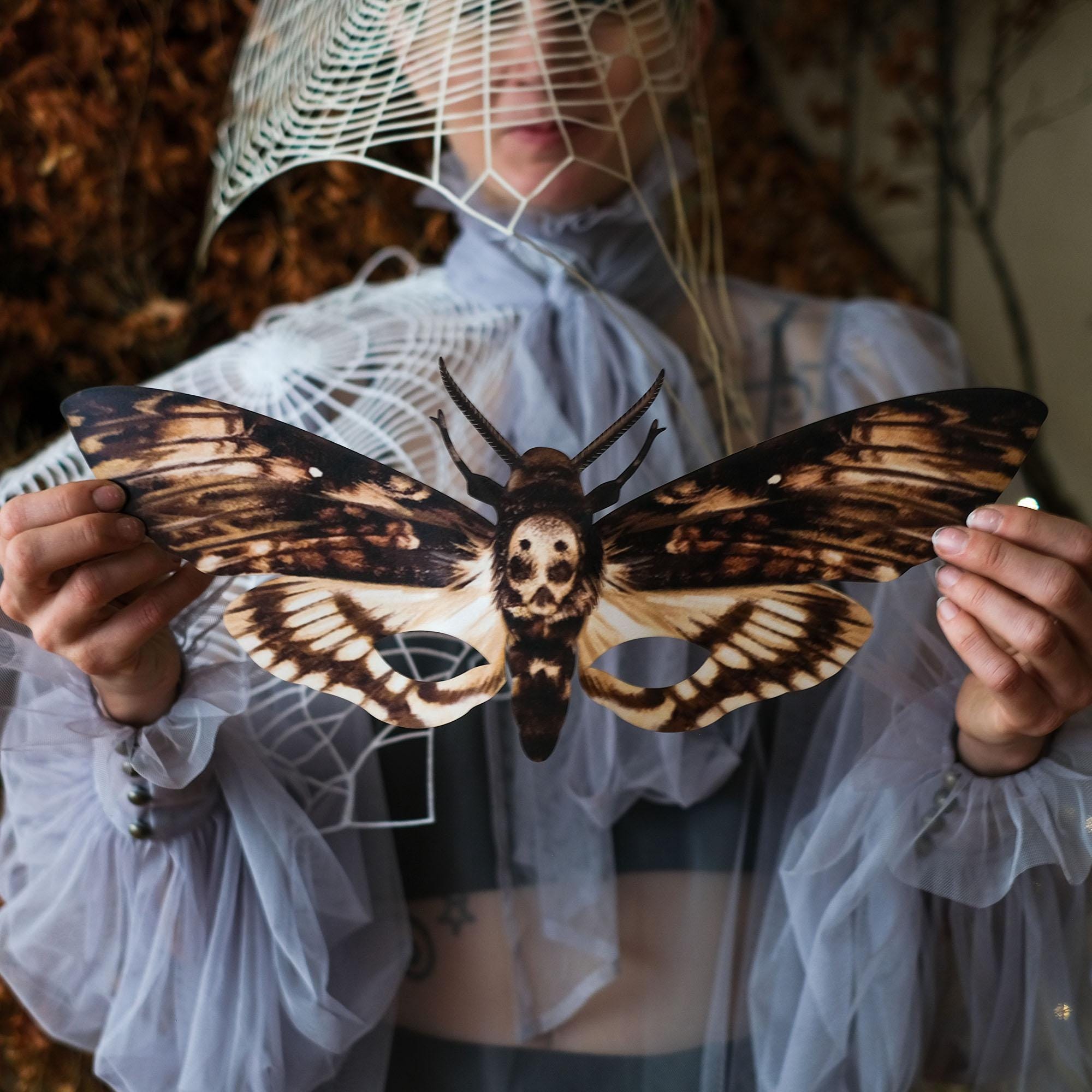 Liitrsh 2 costumi da farfalla per Halloween, include scialle di farfalla, ali da falena, mantello da falena nera, morbida fascia per capelli, accessorio per costume da donna e ragazza