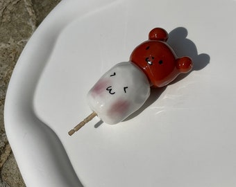 Handgemaakt bureau van klei | Bruin berengezicht met schattige marshmallow-basis | Uniek bureauaccessoire | Leuk en functioneel