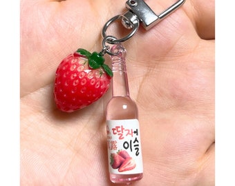 Handcrafted Strawberry Soju Bottle Keychain - Korea Keychain / Kawaii/Keyholders/Strawberry lover/Fruit charm/Keychain/Korea gift/Soju Drink