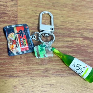 Handcrafted korea Soju Bottle Keychain - ramen with soju shot glass/soju lover/shinramen /Keychain/Korea gift/Soju Drink/ kawaii keyrings