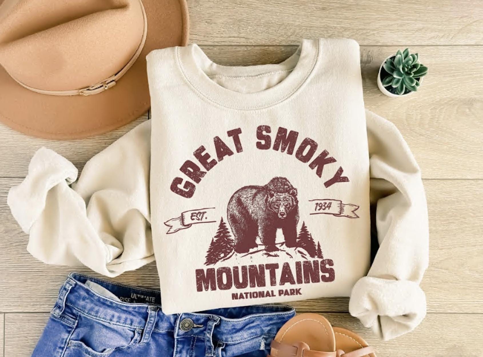 Great Smoky Mountains National Park T-Shirt | Retro Bear Graphic Tee | Tennessee North Carolina Hiking Gift | Unisex Vintage Camp Apparel
