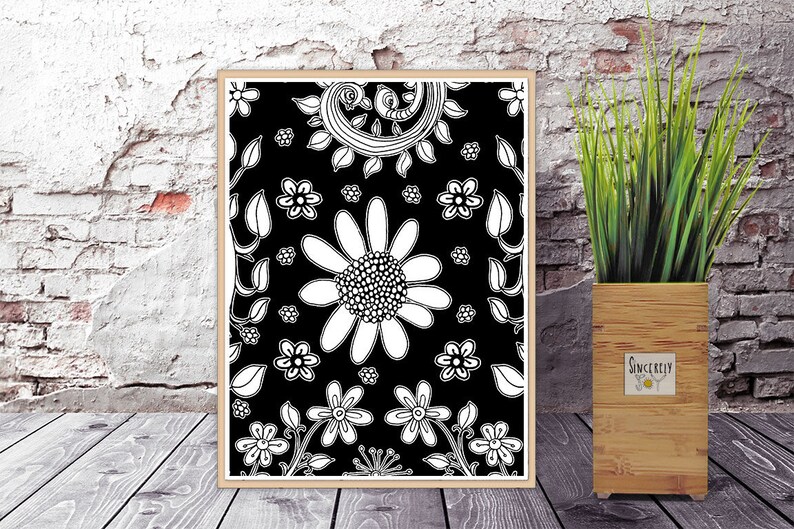 Puede incluir: Impresi&oacute;n de arte imprimible en blanco y negro con un patr&oacute;n floral con una gran margarita en el centro. El dise&ntilde;o se repite en toda la impresi&oacute;n.