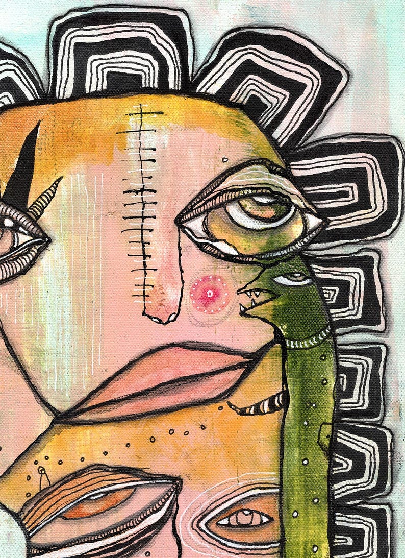 Puede incluir: Obra de arte abstracta de t&eacute;cnica mixta que presenta un rostro estilizado con ojos grandes, una nariz cosida y una criatura verde. La paleta de colores incluye rosa, amarillo y negro, con una apariencia texturizada. La obra tiene una cualidad caprichosa y surrealista.