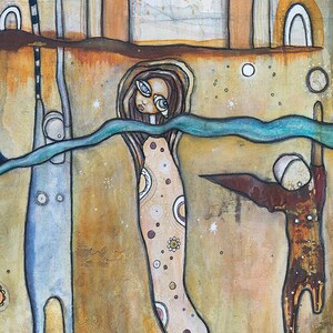 Puede incluir: Una pintura caprichosa con tres figuras con formas y patrones abstractos. Las figuras est&aacute;n pintadas en tonos de azul, marr&oacute;n y beige sobre un fondo marr&oacute;n y beige. Una l&iacute;nea azul turquesa separa las figuras del fondo.