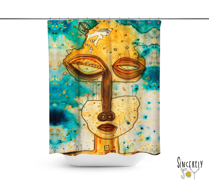 Peut inclure: Rideau de douche abstrait avec un visage stylis&eacute; aux grands yeux, un nez brun et une bouche. Le visage est entour&eacute; d'un fond aquarelle bleu et jaune.
