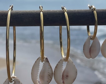Cowrie Gold Earrings (Medium)