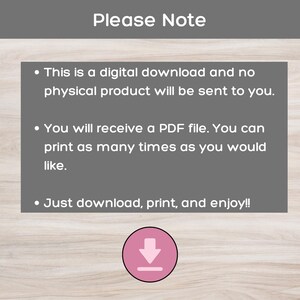 Pu&ograve; includere: Avviso di download digitale su sfondo in legno. Il riquadro di testo rettangolare grigio indica che si tratta di un download digitale, riceverai un file PDF e per scaricare, stampare e goderti. Un cerchio rosa con una freccia verso il basso &egrave; in basso.