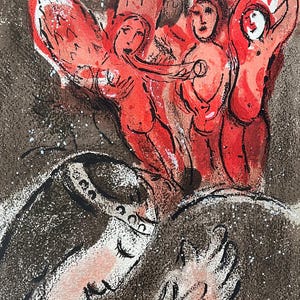 Puede incluir: Una ilustración en blanco y negro de una persona durmiendo con tres ángeles rojos sobre ella. Los ángeles tienen alas y están tocando instrumentos musicales.