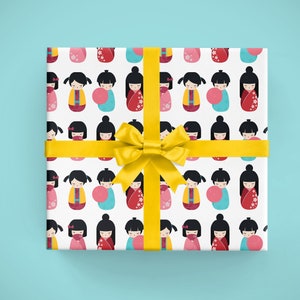 Japanisches Geschenkpapier, Kokeshi Puppen Geschenkpapier (Weiß) - Bögen mit Kawaii Geschenkpapier und passenden Anhänger