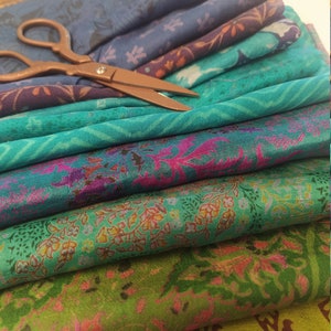 Sari Silk Fabric Fat Quarter et des coupes plus petites, teintes de vert et de bleu, Saree vintage recyclé, Feutrage Nuno, Quilting, Furushiki, Durable image 3