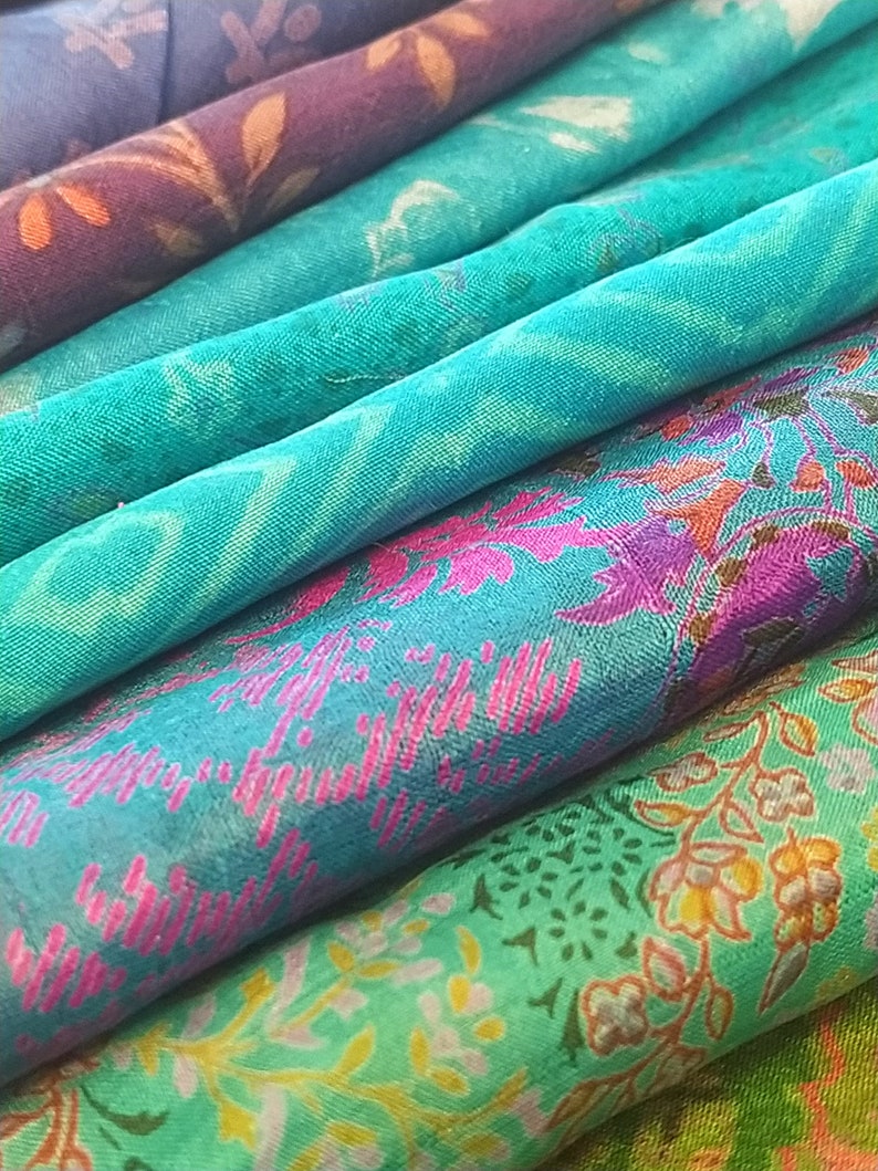 Tissu en soie sari Fat Quarter et coupes plus petites, sari vintage recyclé, teintes de vert et de bleu, feutrage Nuno, matelassage, furushiki, durable image 3