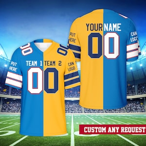 Puede incluir: Una camiseta de fútbol azul y amarilla con el número 00 en la parte delantera y trasera. La camiseta tiene el texto "YOUR NAME" en la espalda y "TEAM 1 TEAM 2" en la parte delantera. El texto "CUSTOM ANY REQUEST" está en la parte inferior.