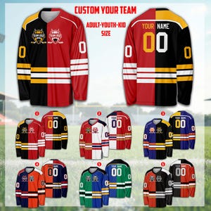 Peut inclure: Maillots de hockey de différentes couleurs, dont le rouge, le noir, le jaune et le bleu. Les maillots comportent le texte "CUSTOM YOUR TEAM" et "ADULT-YOUTH-KID SIZE". Chaque maillot a un logo d'équipe, le numéro "00" et la possibilité d'ajouter un nom.