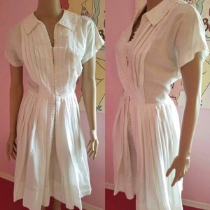 Vintage 1950s White Cotton Dress by R & K Originals. Battenburg Lace Trim, Full Skirt. Fits XS/S