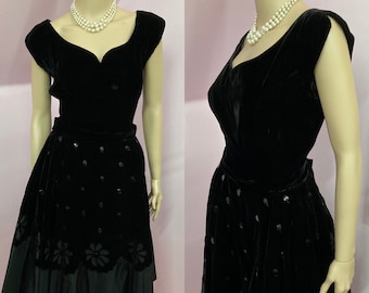 Vintage 50s Hannah Troy Original Dress. Black Velvet & Taffeta Dress with Sequins. Full Skirt Dress with Floral Appliqué. Small
